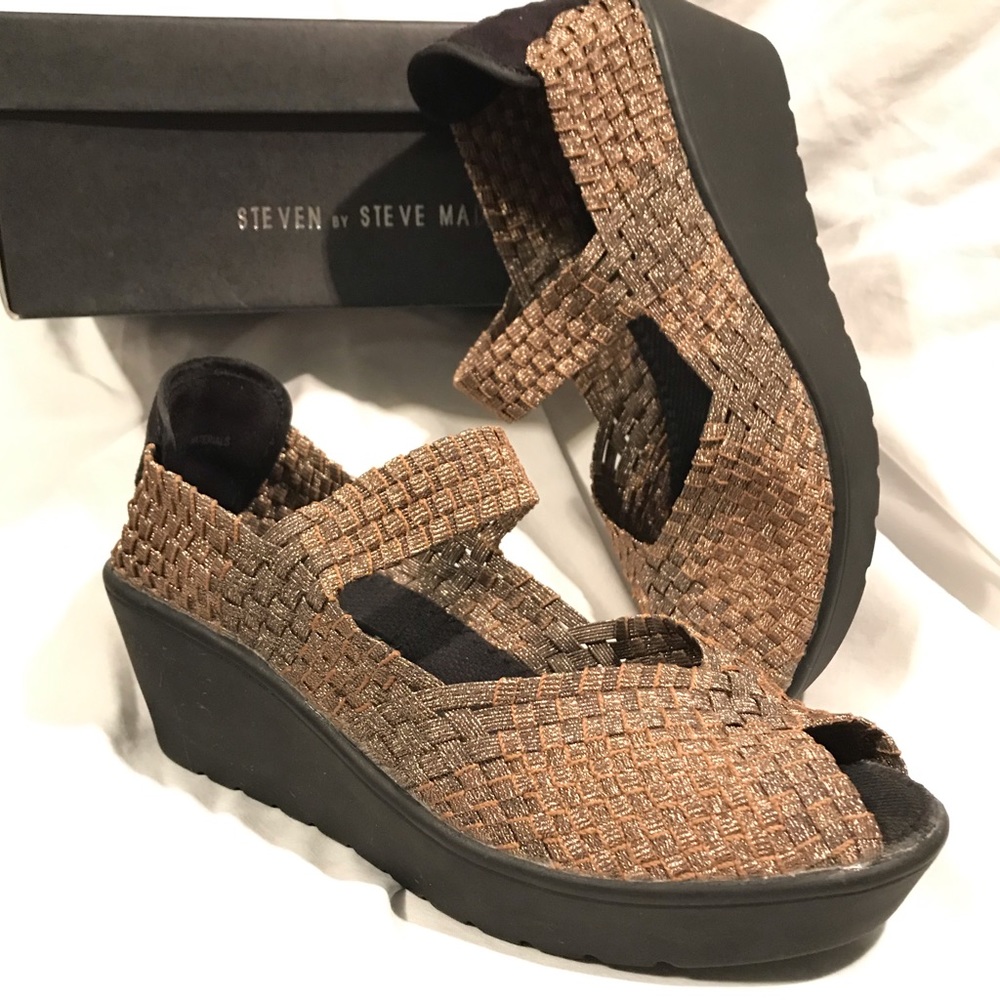 Like New - Steve Madden Metallic Peep Toe Wedges